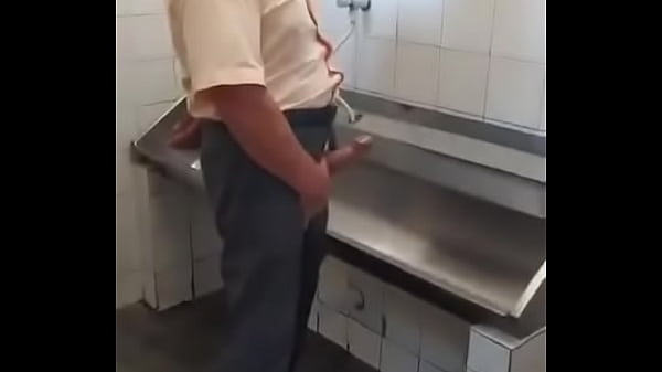 idoso procurando pegação em banheiro publico maduro gay brasil